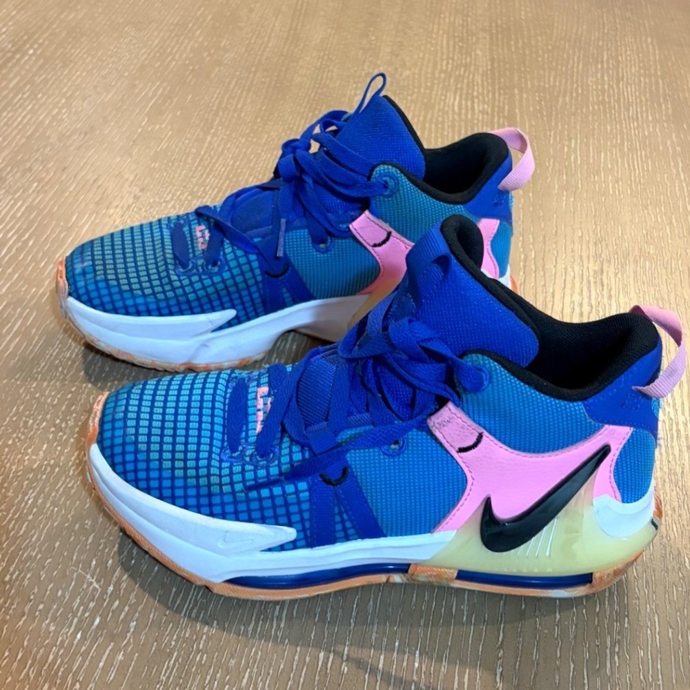 Nike Lebron Witness 7 Hyper Royal Pink Black HF4796-405 Size 4.5Y